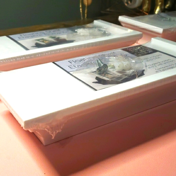 🏠 NWT, Set of Three 8.6inx4in White Wall Shelves, Easy Hang w/Hardware - Picture 3 of 8